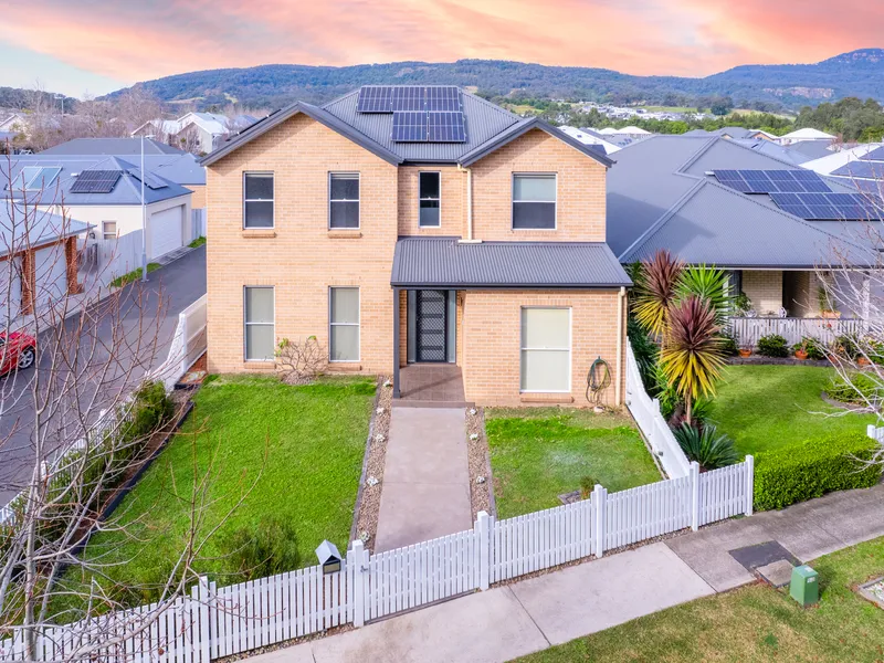 Charming 4-Bedroom Home with Studio Apartment in Tullimbar