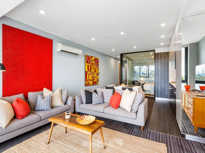 A massive 62 square metre luxury one bedroom plus a study! in premier Melbourne location.