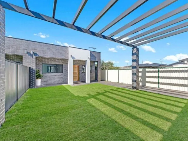 BRAND NEW GRANNY FLAT