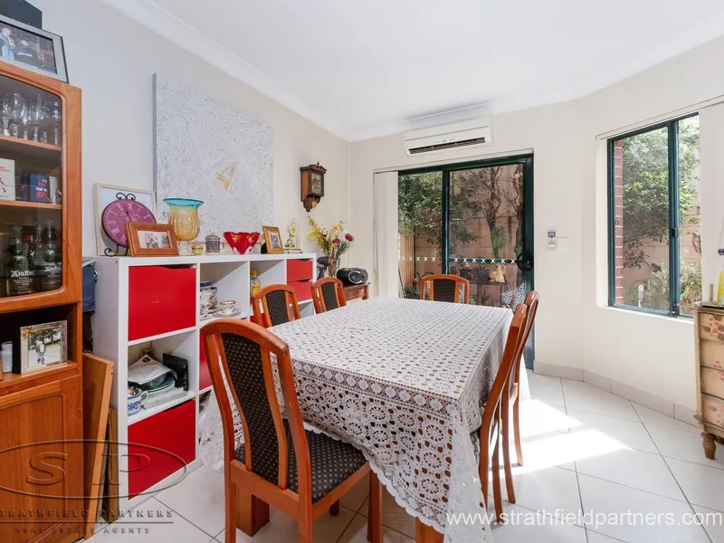 Huge Townhouse, Small Boutique block