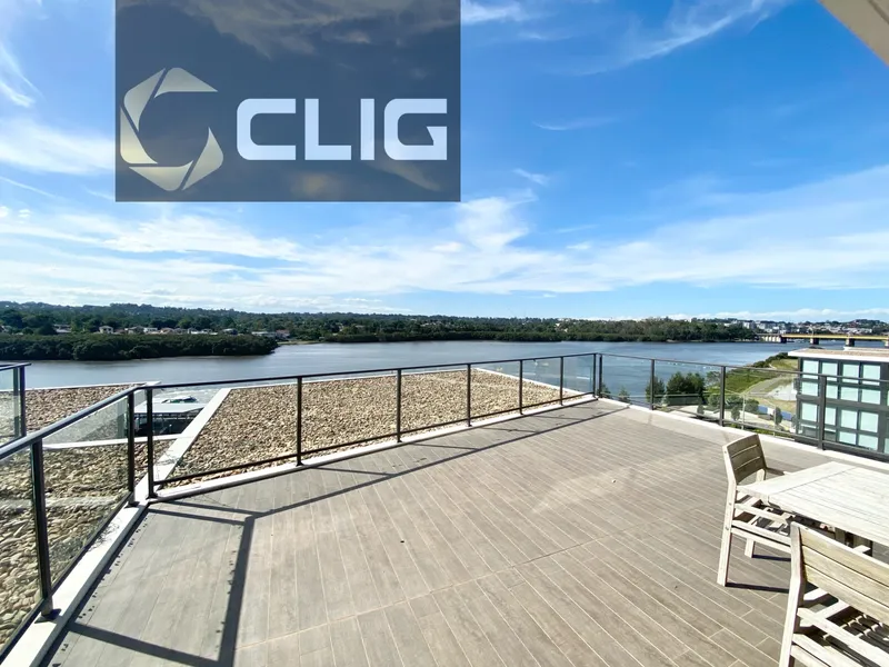 Water View Oversize 3 bedroom apartment with fully furnished is ready to move in.