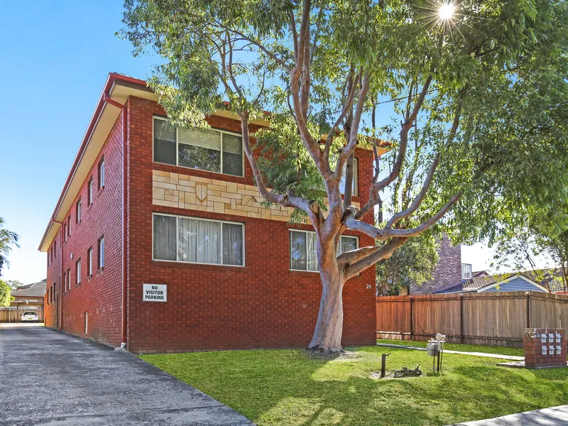 NEAT UNIT CLOSE TO ALL AMENTIES