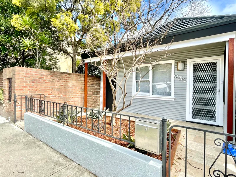 Charming Three Bedroom House in Great Location