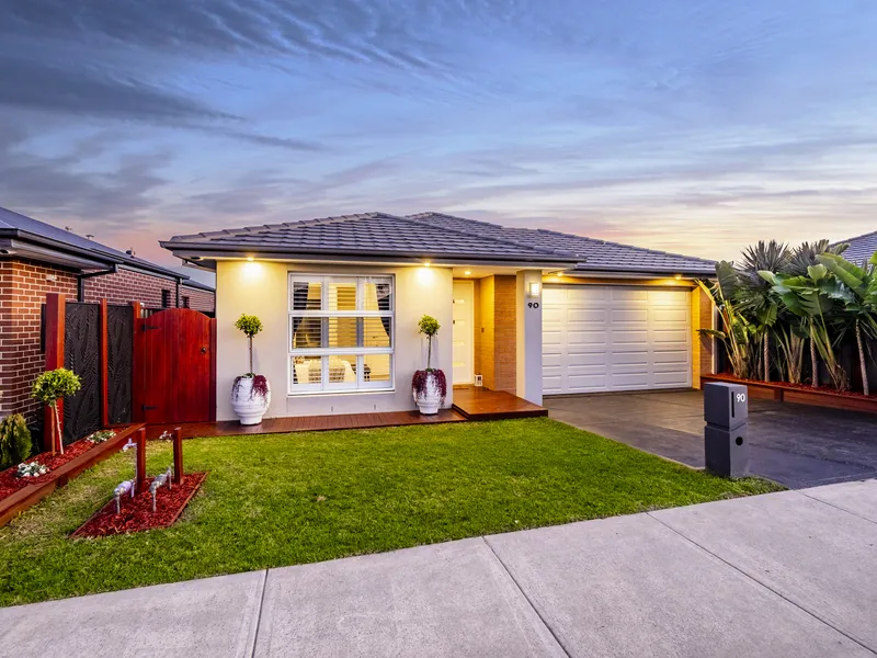 **GRAND OPENING THIS WEEK** AN ENTERTAINER'S OASIS WITH DISPLAY QUALITY PRESENTATION - SIMPLY MOVE IN, UNPACK & RELAX!