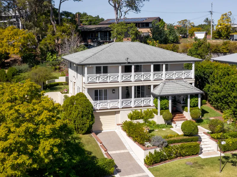 Timeless Entertainer With Sprawling Views