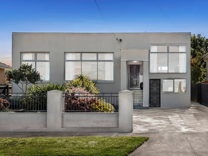 Bay Views & Self-Contained Apartment.