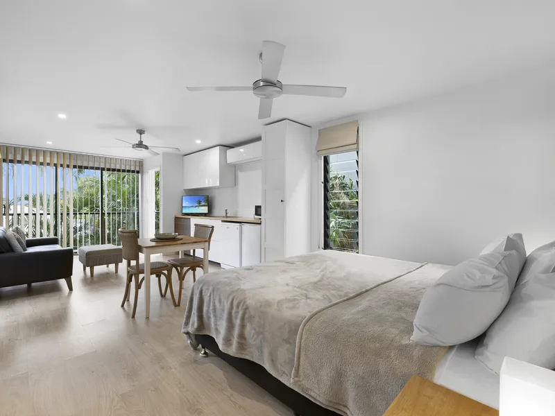 BRIGHT & LIGHT STUDIO APARTMENT