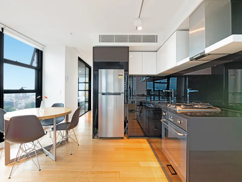 Enjoy luxurious living on the Paris end of Melbourne