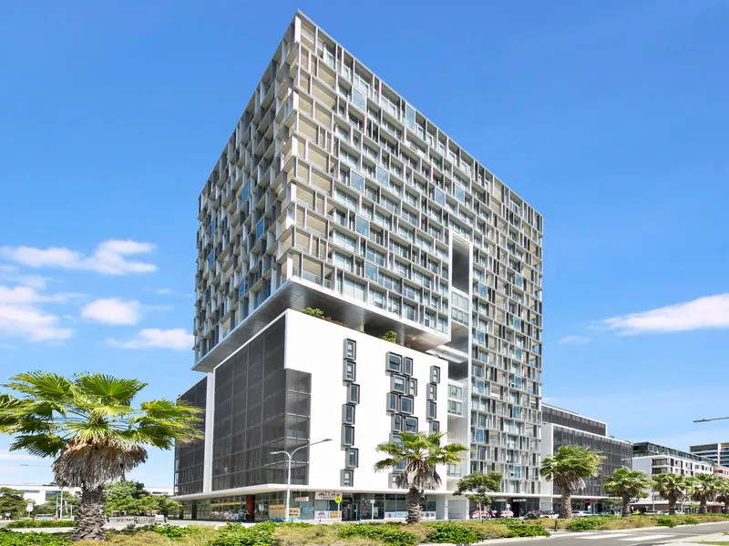 Morden one bedroom apartment with study