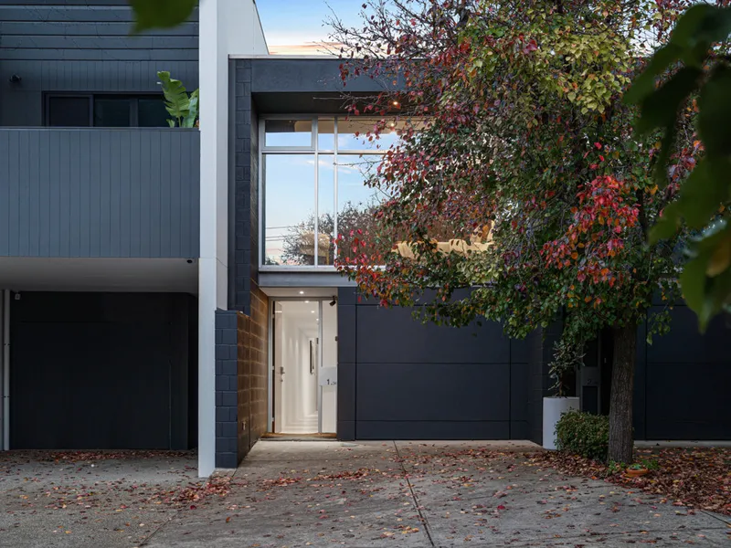 Secure and easy living in an enviable location!