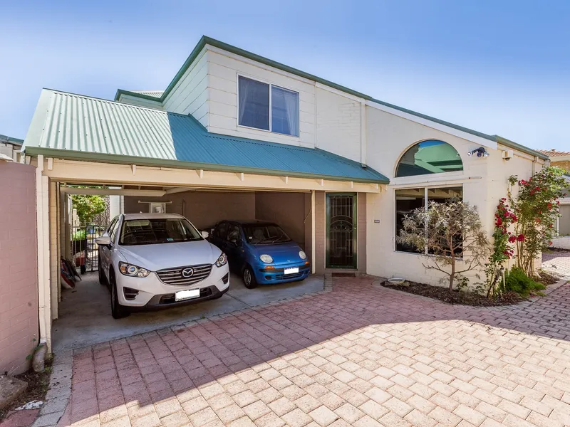 TWO STOREY TOWNHOUSE IN PERFECT LOCATION!