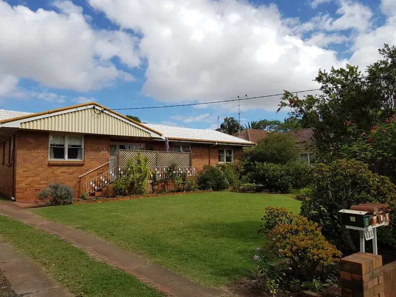 Modern Unit - Walking Distance to the Clifford Gardens Shopping Centre