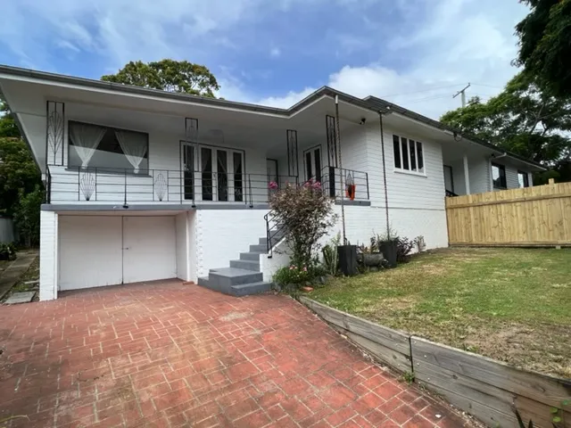 Lovely Renovated Dual Living Home!