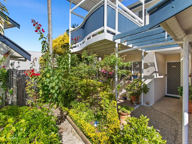 TWO STOREY DUAL LIVING TOWNHOUSE, NEWLY RENOVATED, SECURITY SCREENED THROUGHOUT IN SECURE COMPLEX