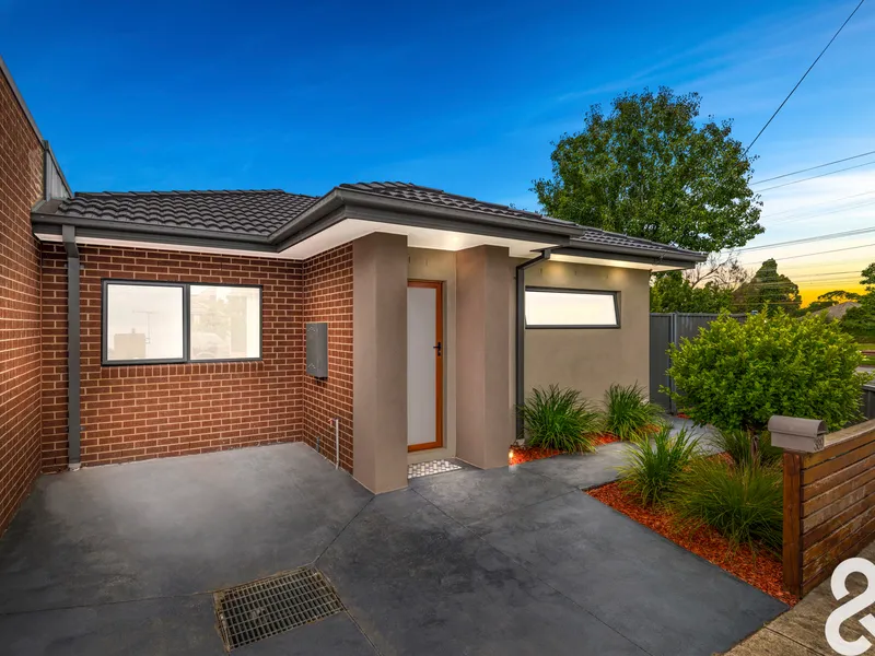 PERFECT START - WALK TO THE TRAIN