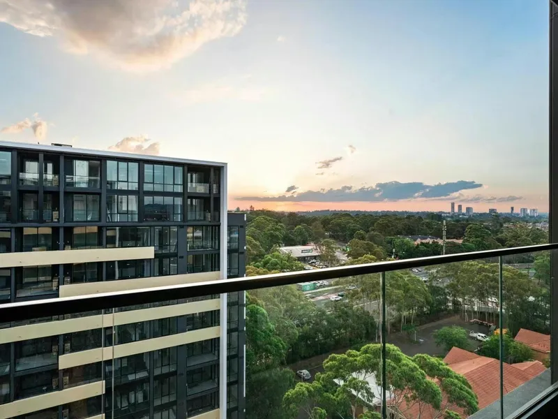 South East corner stunning view 2bed 2Bath apartment.