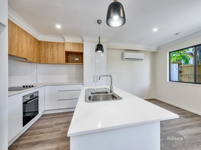 BRAND NEW TOWNHOUSES IN BOUTIQUE BLOCK - ONLY 4 REMAINING!