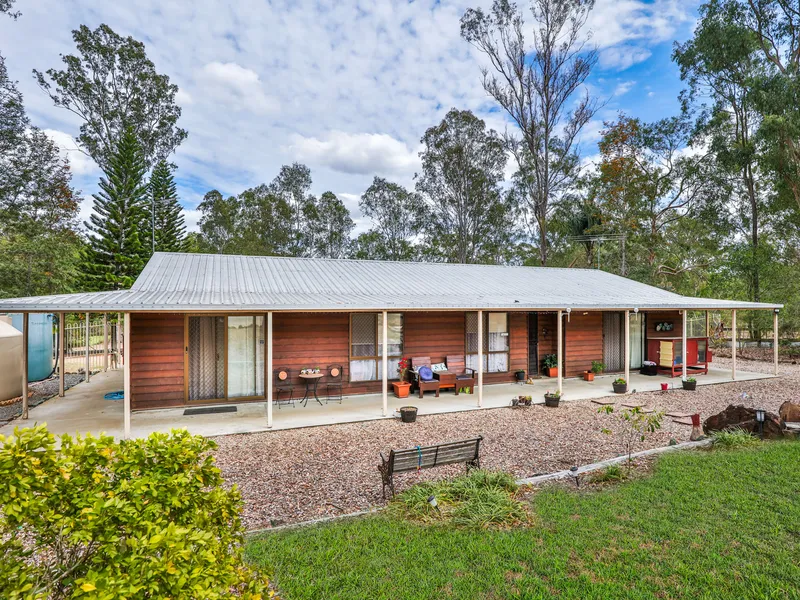 Acreage Living - 5 Great Acres!