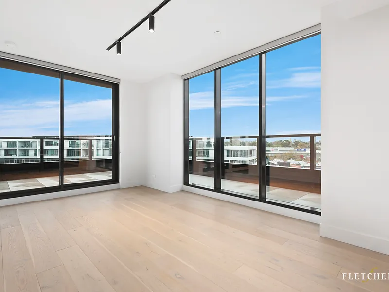 ENTERTAIN ON THE BALCONY, DINE OUT AT THE JUNCTION