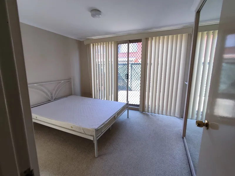 Executive Apartment with Courtyard. Great location with public transport and local shops