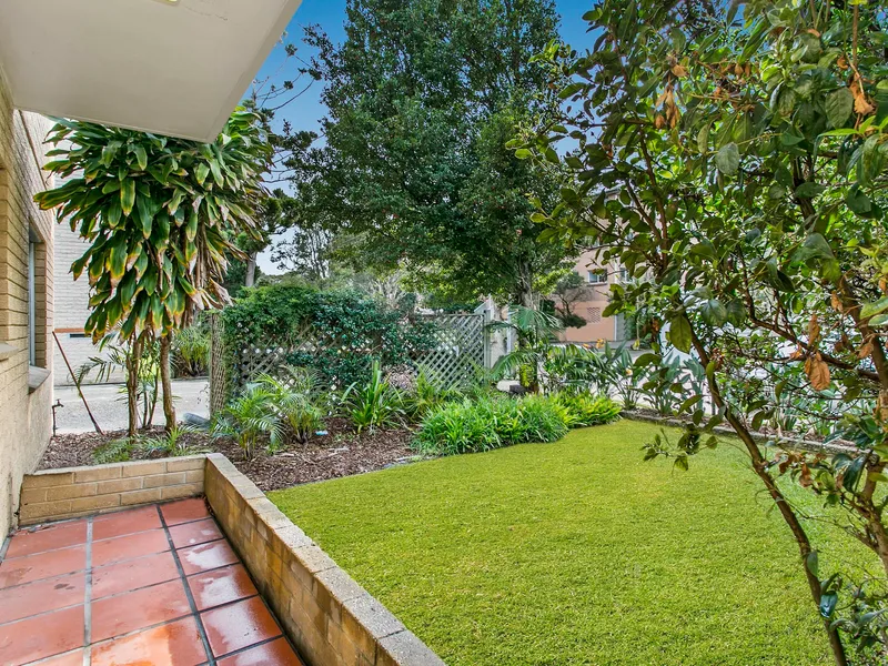 Ground floor apartment with a leafy aspect