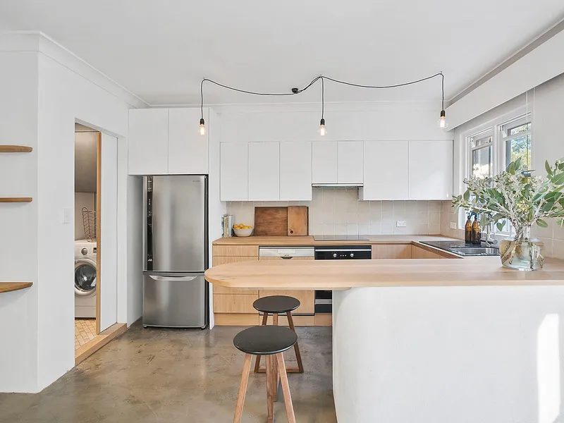 light filled, 2 bedroom Apartment 