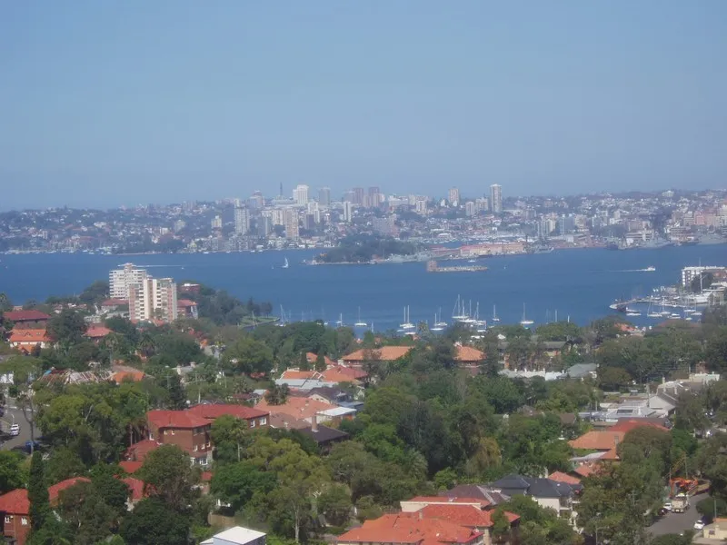 Executive Style 1 Bedroom Unit With Amazing Harbour Views !