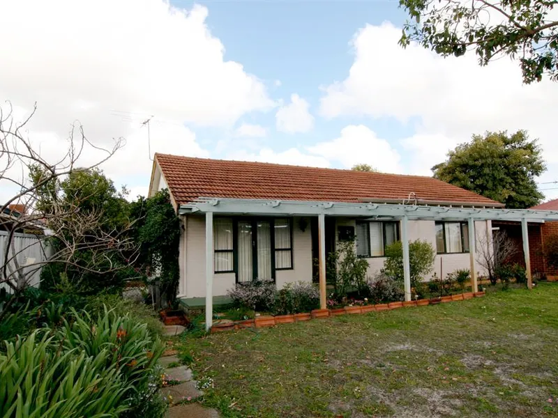 CUTE AND CHARMING OLDER STYLE HOME