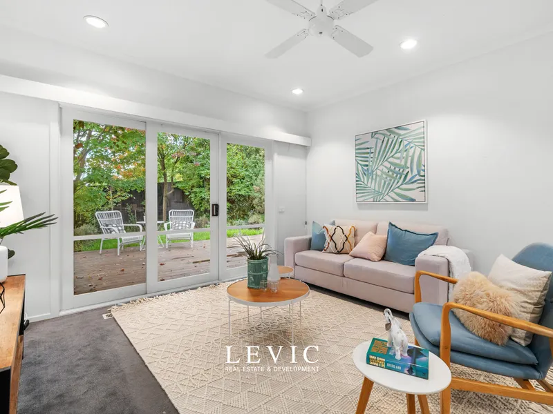 Sunny Al fresco Privacy