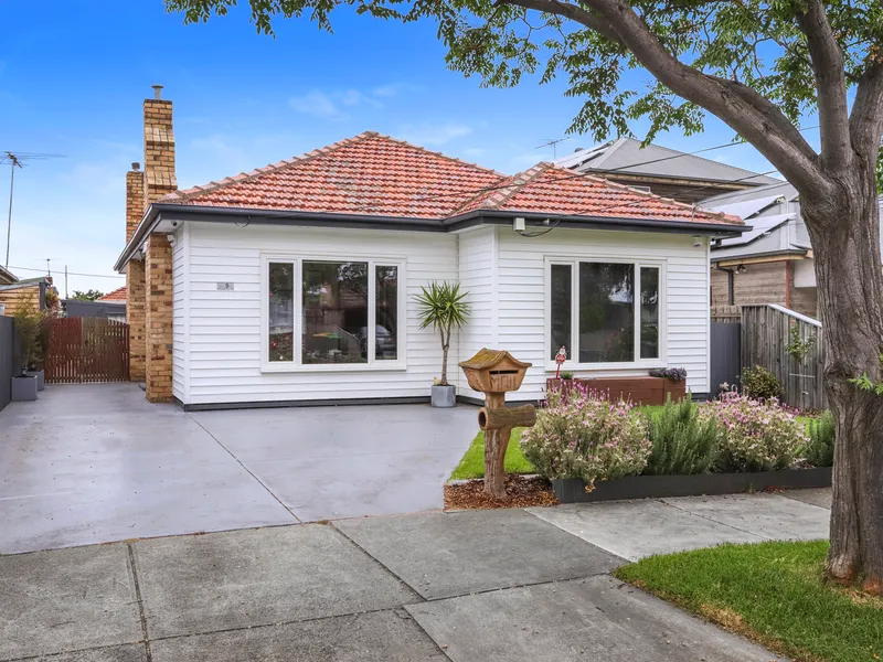 FABULOUS FAMILY HOME WITH ALL THE TRIMMINGS