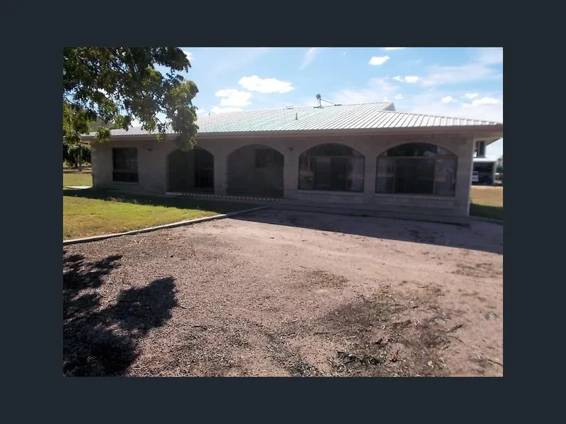 FOUR BEDROOM OLD QUEENSLANDER ON  5.29 ACRES