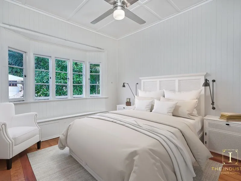 Charming city fringe Queenslander - Gardens Included!