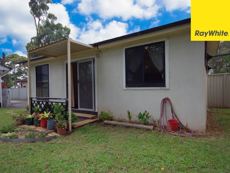 NEAT & TIDY ONE BEDROOM GRANNY FLAT