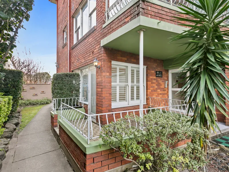 Lovely and private renovated waterfront apartment