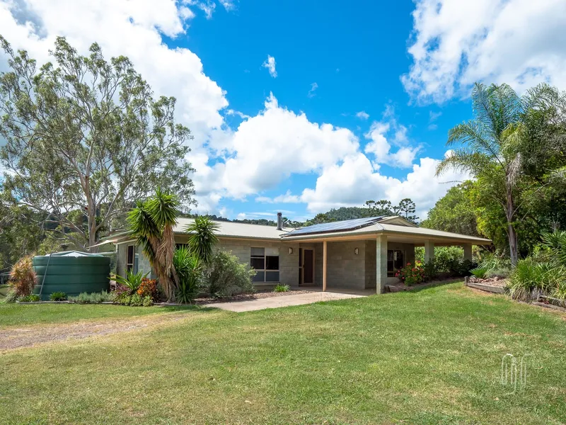 SOLID HOME ... GREAT LOCATION ... NICE VIEWS!