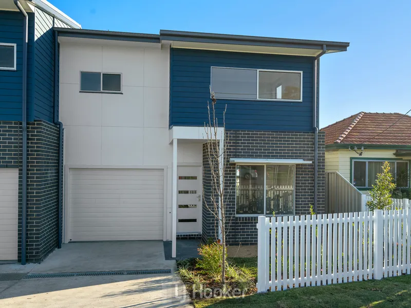 DESIGNER TOWNHOUSE IN A CENTRAL LOCATION