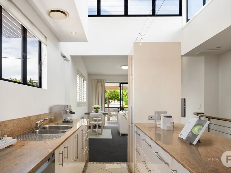 Light filled townhouse with courtyard
