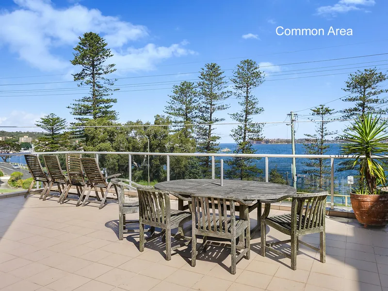 Quiet Art Deco apartment in serene harbourside pocket