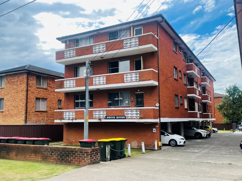 2 Bedroom Unit Close to All Amenities