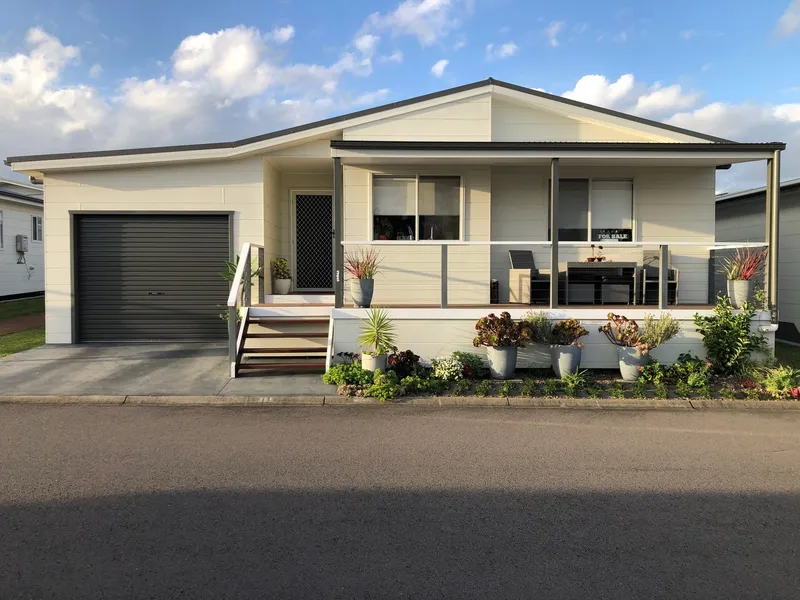 Beautiful Home in over 55's Resort close to Lake Macquarie