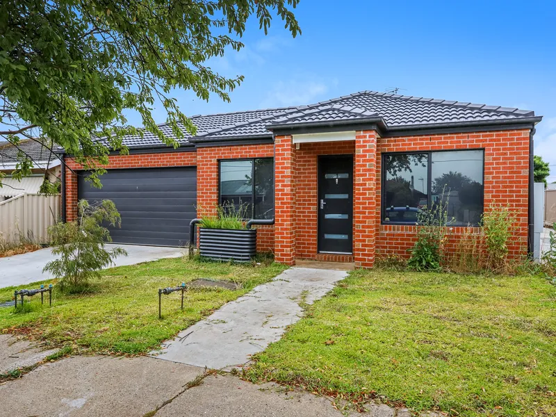 Near New Unit With Double Garage