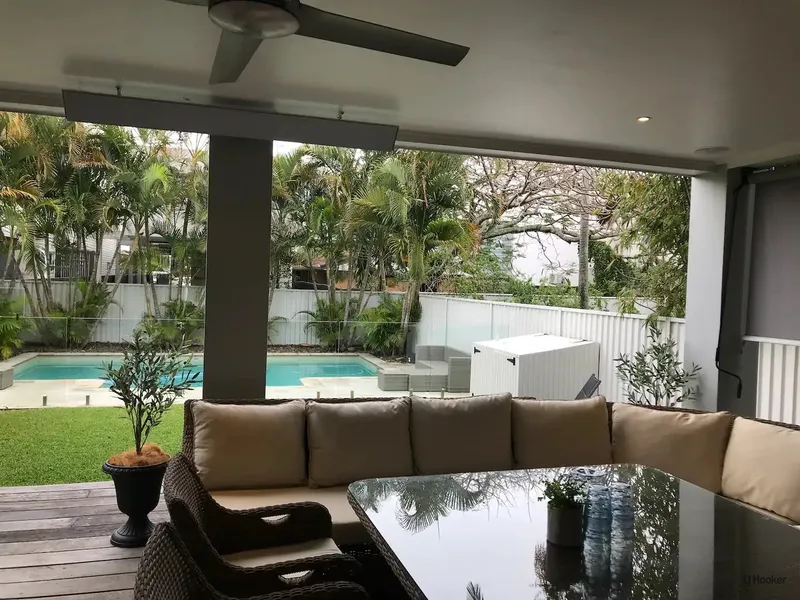 Prestige Residence in Central Palm Beach