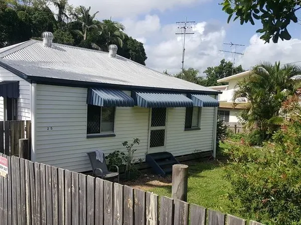 Cute Country Cottage - Great Location!
