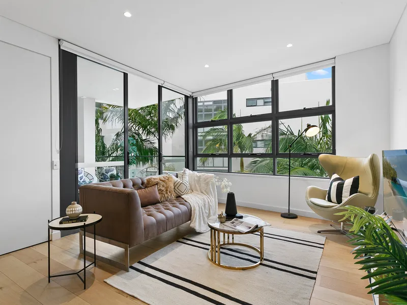 Light and Bright One Bedroom Apartment Offering in a Signature Little Bay Complex