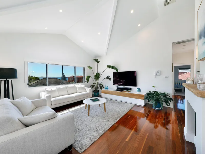 Designer apartment with water views in premier location