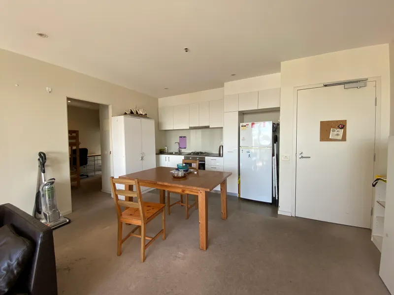 Fully Furnished 2 bedroom+2 bathroom apartment with a carpark
