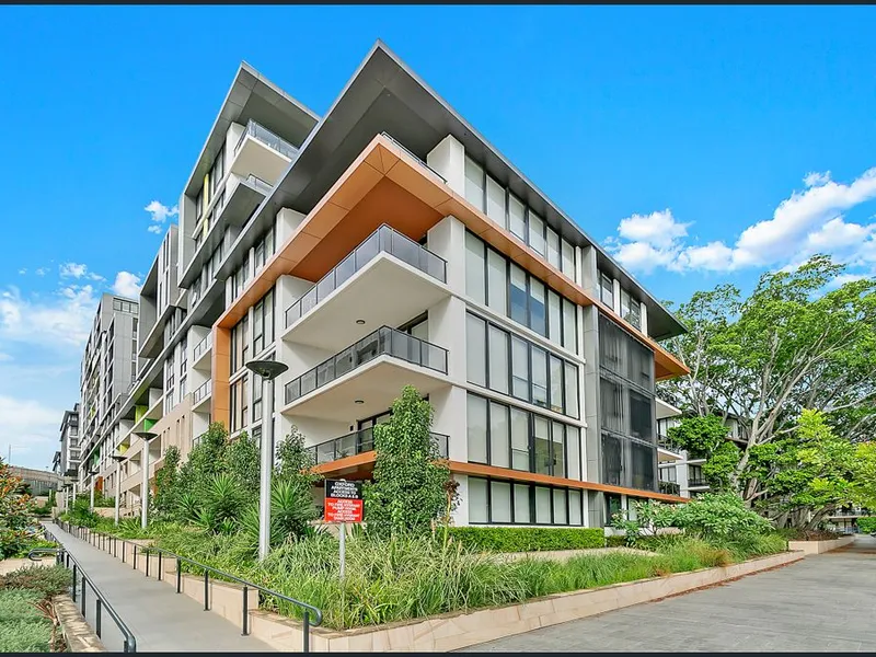 WATER FRONT, NORTH ASPECT, PEACEFUL LIVING