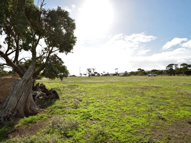Acres of Lifestyle Living at Cape Jervis!