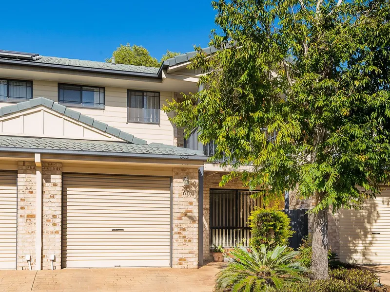 Fantastic Townhouse - Owner Committed to Selling