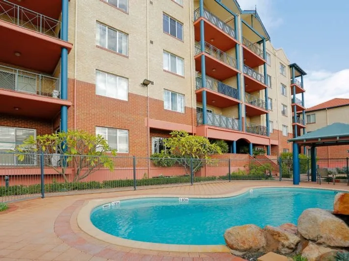Spacious Apartment Right on the Foreshore!